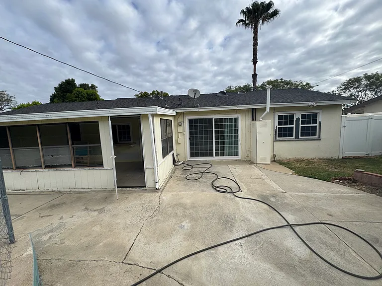 22936 Gault St — Photo 15