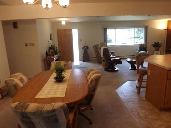 4th image of 959 Elizabeth Dr