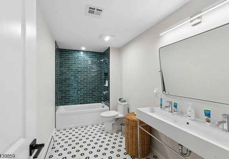 12 Forest Ave — Photo 44