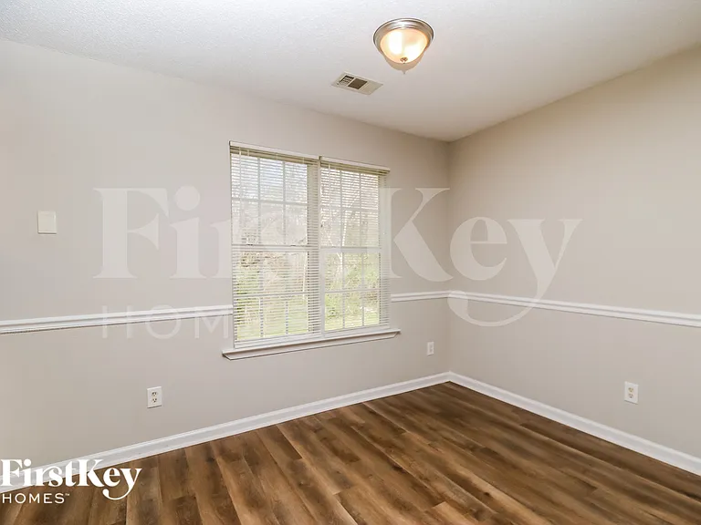 115 Kendall Ln — Photo 6