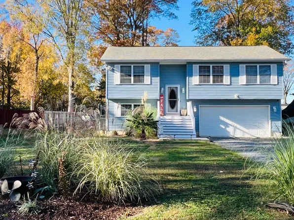 117 Locust Ave, Colonial Beach, VA 22443