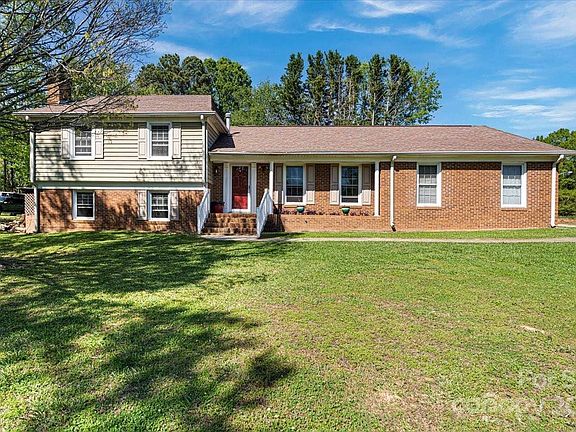 2nd image of 1407 Lakeview Dr