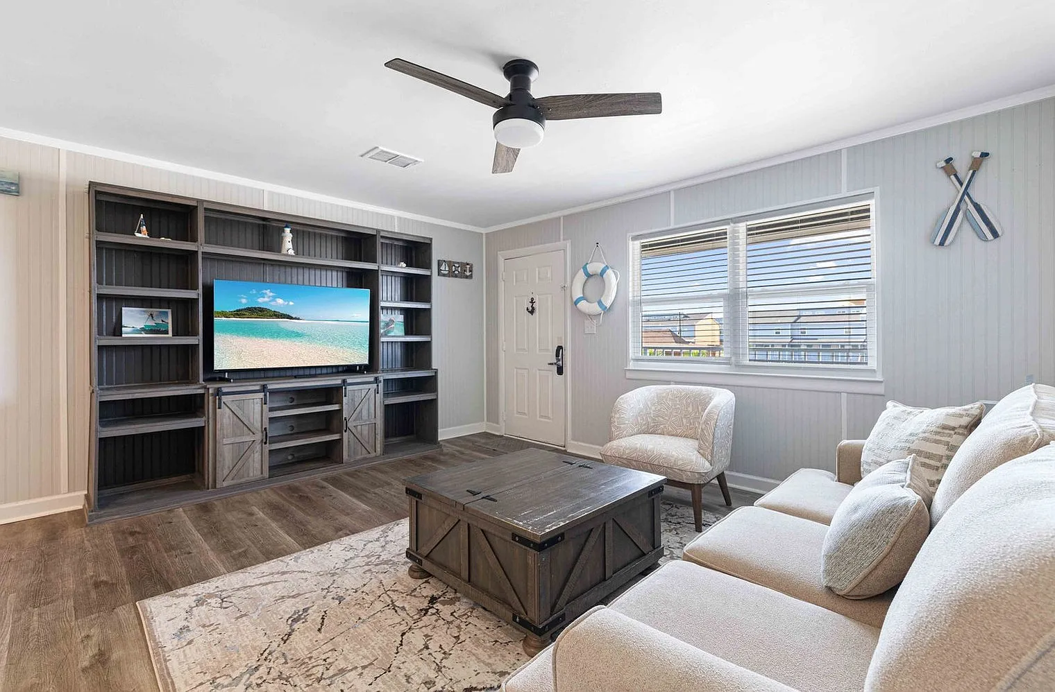 1 bed, 1.0 bath, 6200 sqft, $1,733 — Photo 2