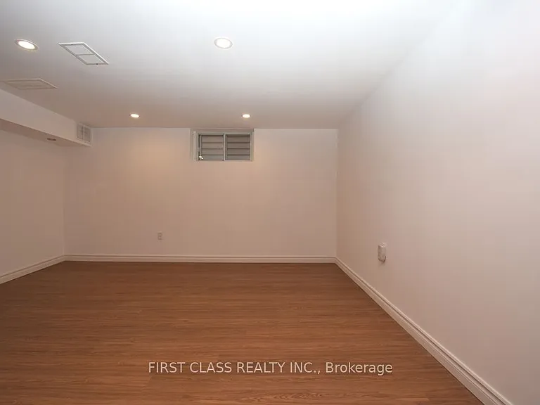 87 Vauxhall Dr — Photo 10