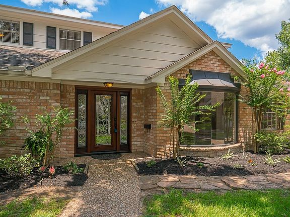 2nd image of 10226 Meadow Lake Ln