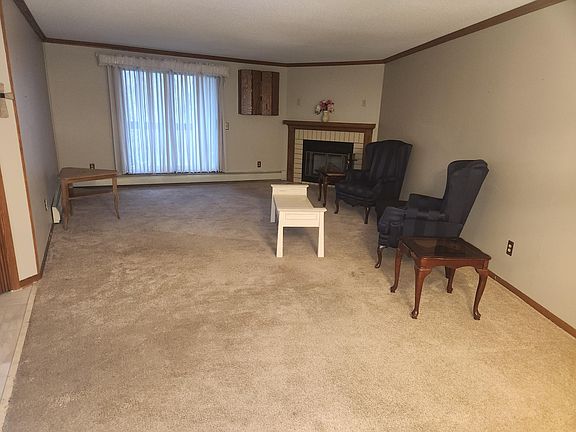 4th image of 1011 41st Ave NE APT 220