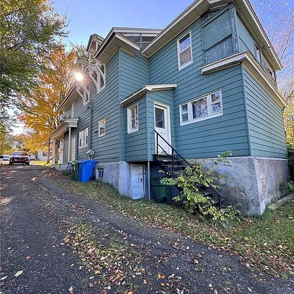 393 Adelaide St — Photo 3