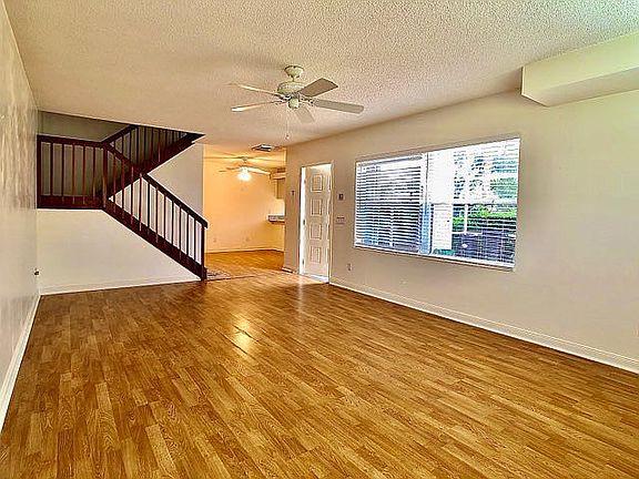 4th image of 2404 SW Danbury Ln