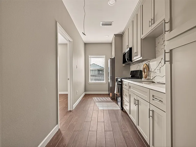 8321 Coma St — Photo 13
