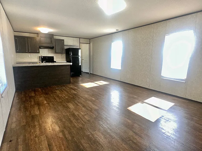 508 Blakley Dr — Photo 2
