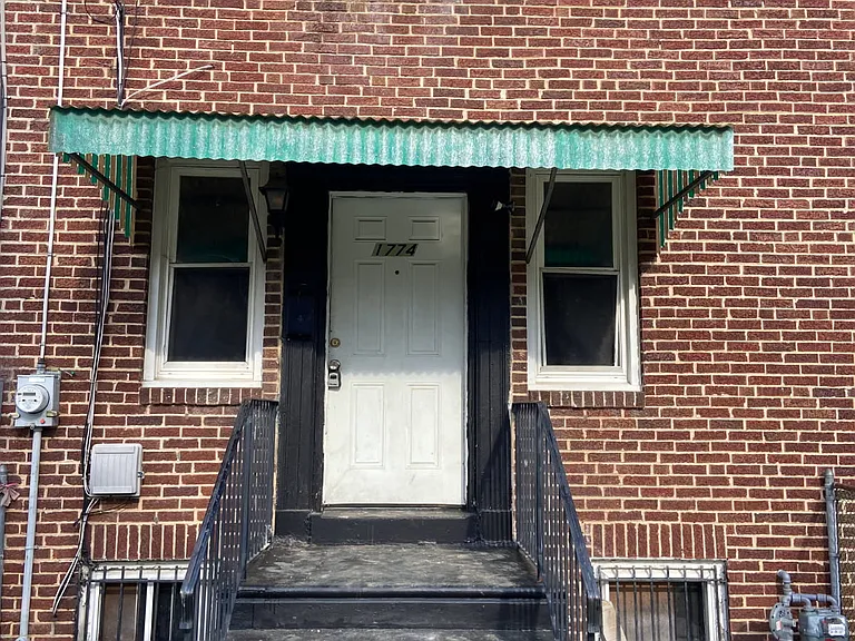 1774 Pershing St — Photo 1