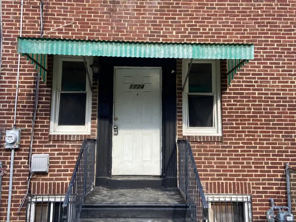 1774 Pershing St, Camden, NJ 08104