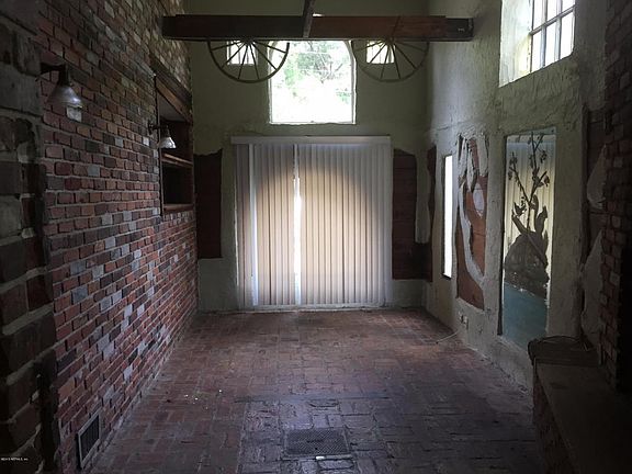 2nd image of 1752 W 20th St