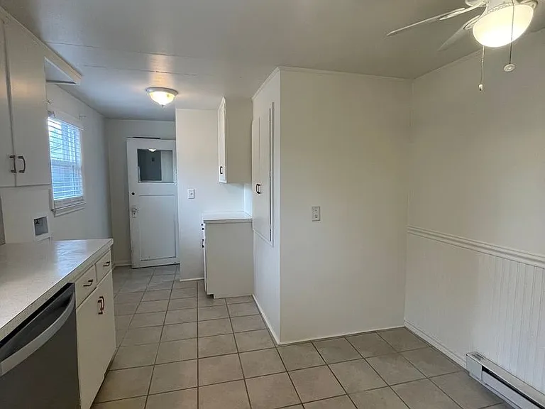 1127 W Mulberry St — Photo 4