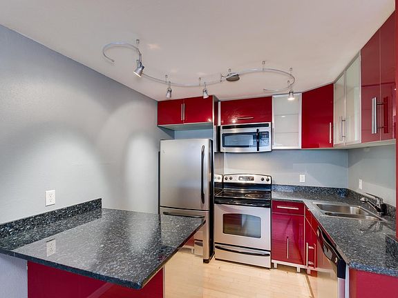 3rd image of 1032 N Clarkson St APT 107