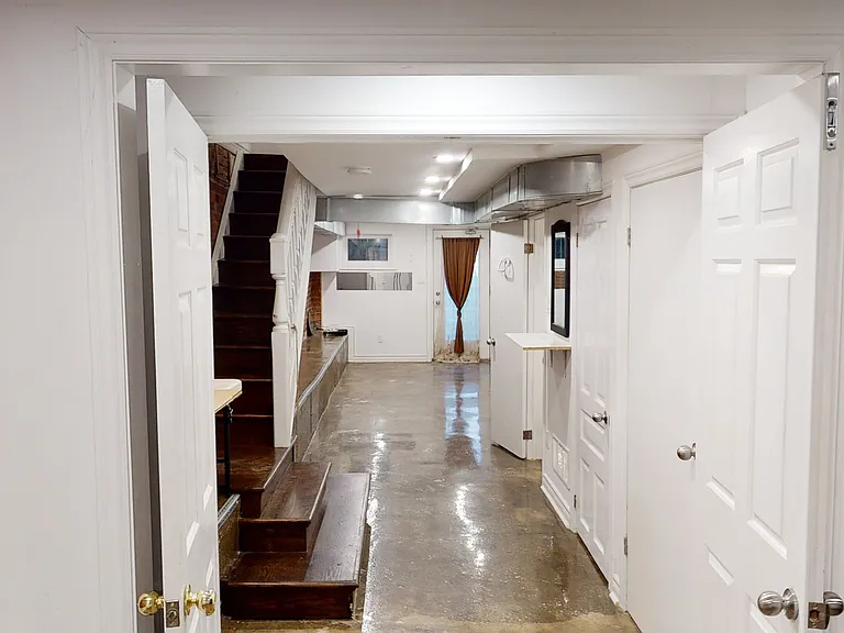 160 Beaconsfield Ave #1 — Photo 11