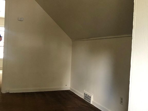 4th image of 554 S Lincoln St #B