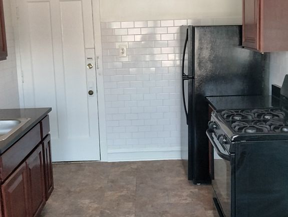 3rd image of 4101 W Belmont Ave #2