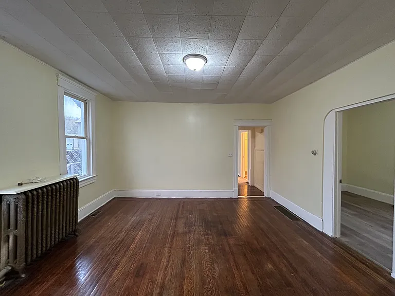 3158 W 41st St — Photo 2