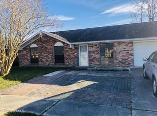 223 Village Ln, Lafayette, LA 70506