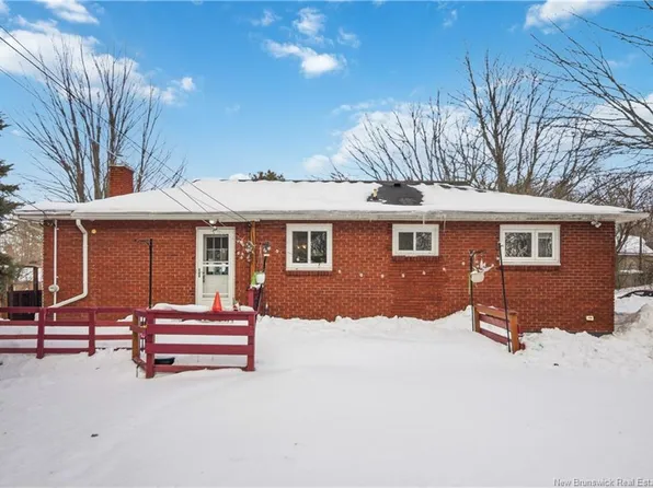 4 Boyd Ave, Moncton, NB E1A 4C3