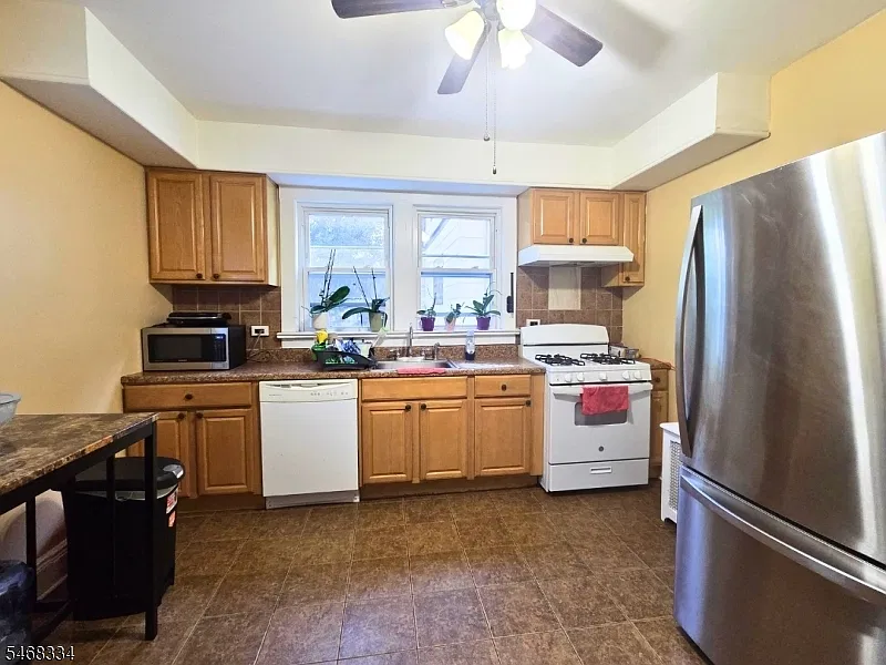 2 bed, 1.0 bath, 1000 sqft, $2,600 — Photo 4