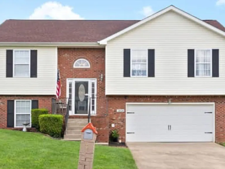 3404 Bradfield Dr — Photo 1