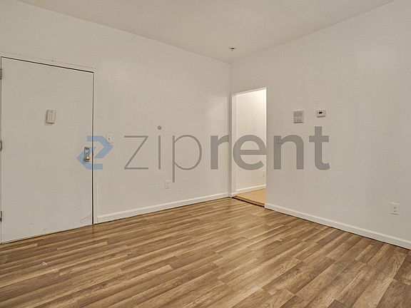 2nd image of 204-206 Magnolia St #2R
