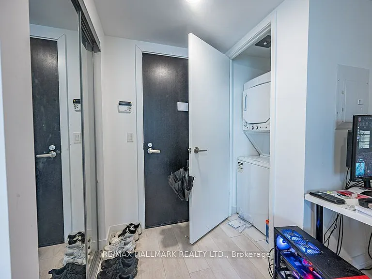 501 Yonge St #3202 — Photo 7