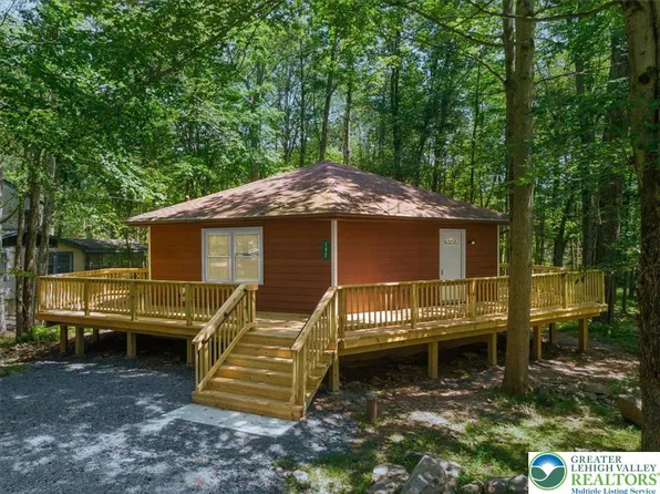 192 Wyalusing Dr, Pocono Lake, PA 18347