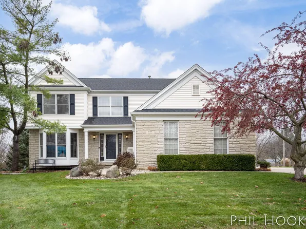 222 Oakshire Ct NE, Ada, MI 49301