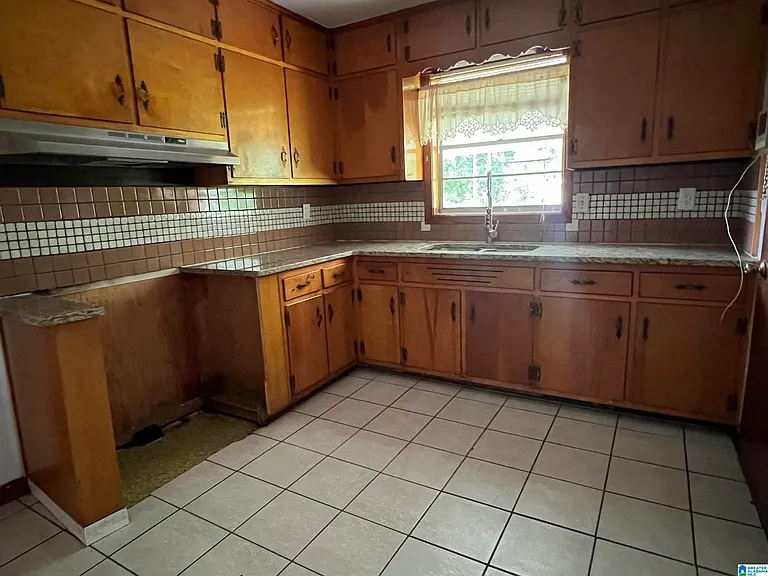 512512 Sunhill Rd NW — Photo 2