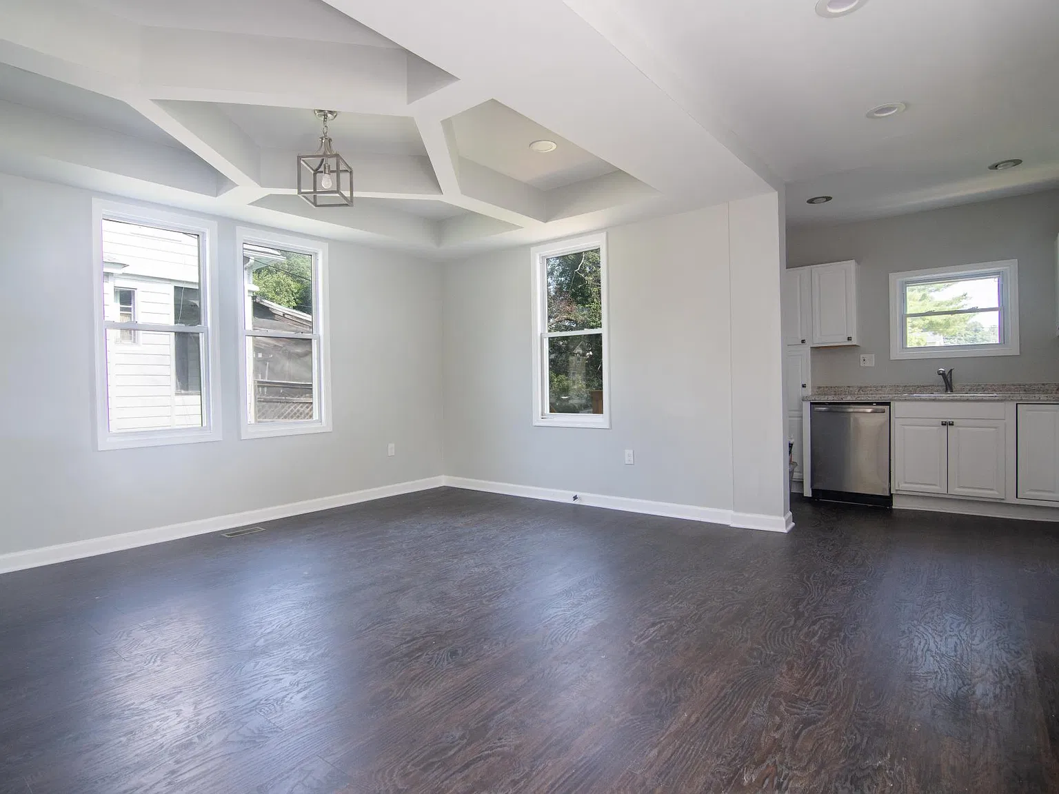3 bed, 1916 sqft, $2,300 — Photo 3
