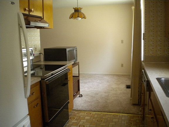 3rd image of 1225 NW Douglas Dr