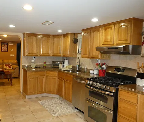 Sold by Century 21 Mizrahi Realty | media 29