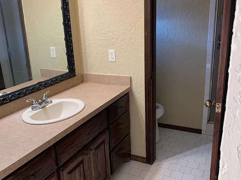 901 Arlington Dr — Photo 9