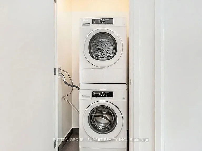 212 King William St #721 — Photo 11