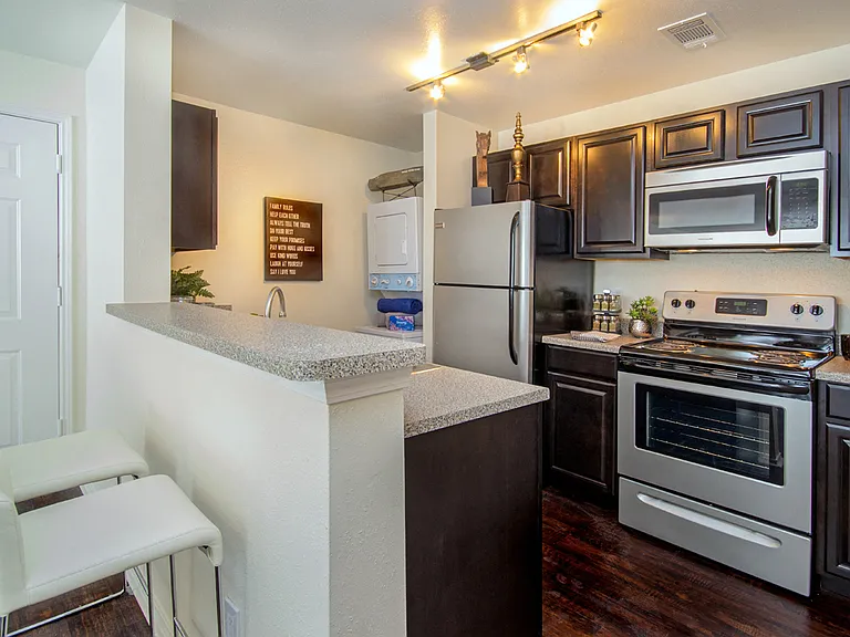 Dover Farms Apartments — Photo 25