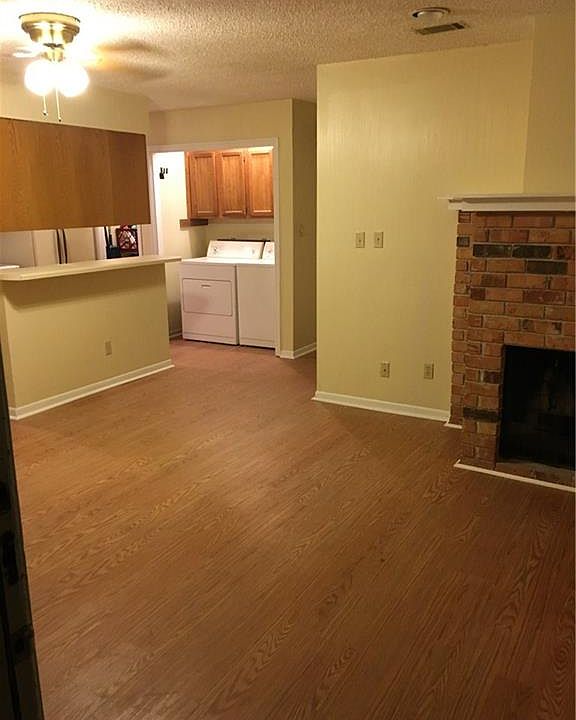 1st image of 421 W San Antonio St