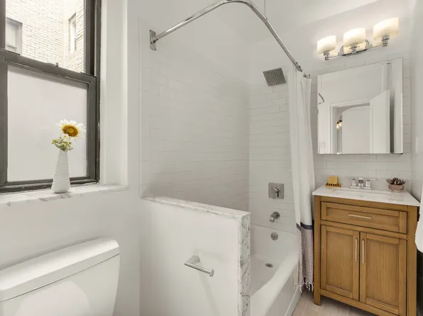 225 West 25th Street 3C image 4 of 5