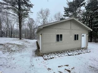 9013 Monroe St, Clare, MI 48617