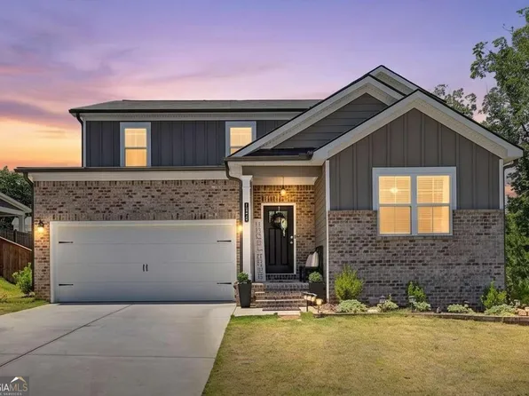 215 Summit Pointe Dr, Dallas, GA 30132