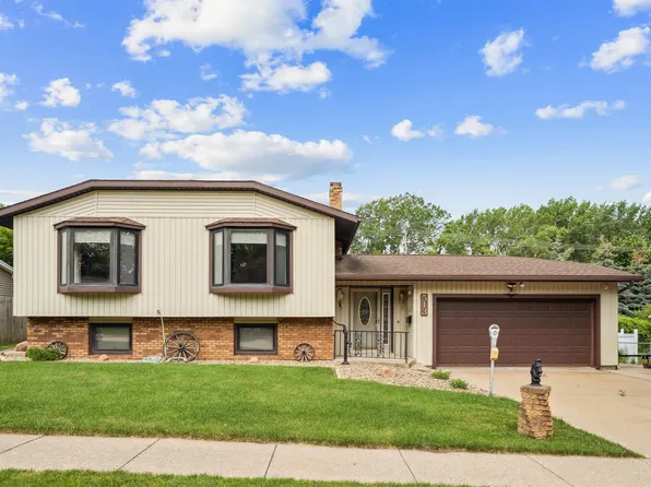 513 Barbara Dr, Cedar Falls, IA 50613