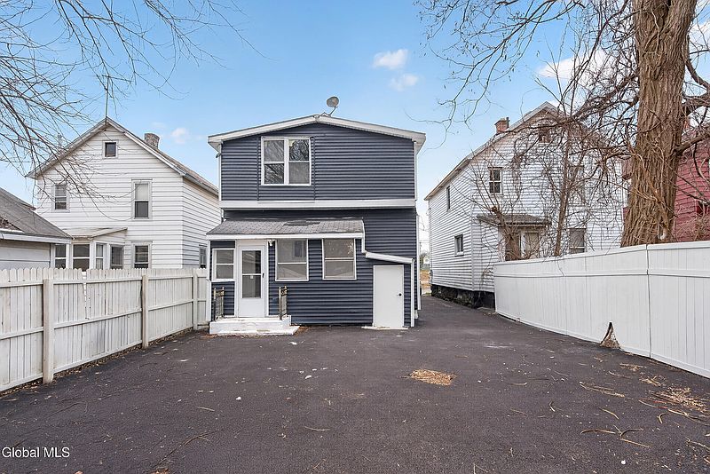 5th image of 1684 Lake Boulevard
