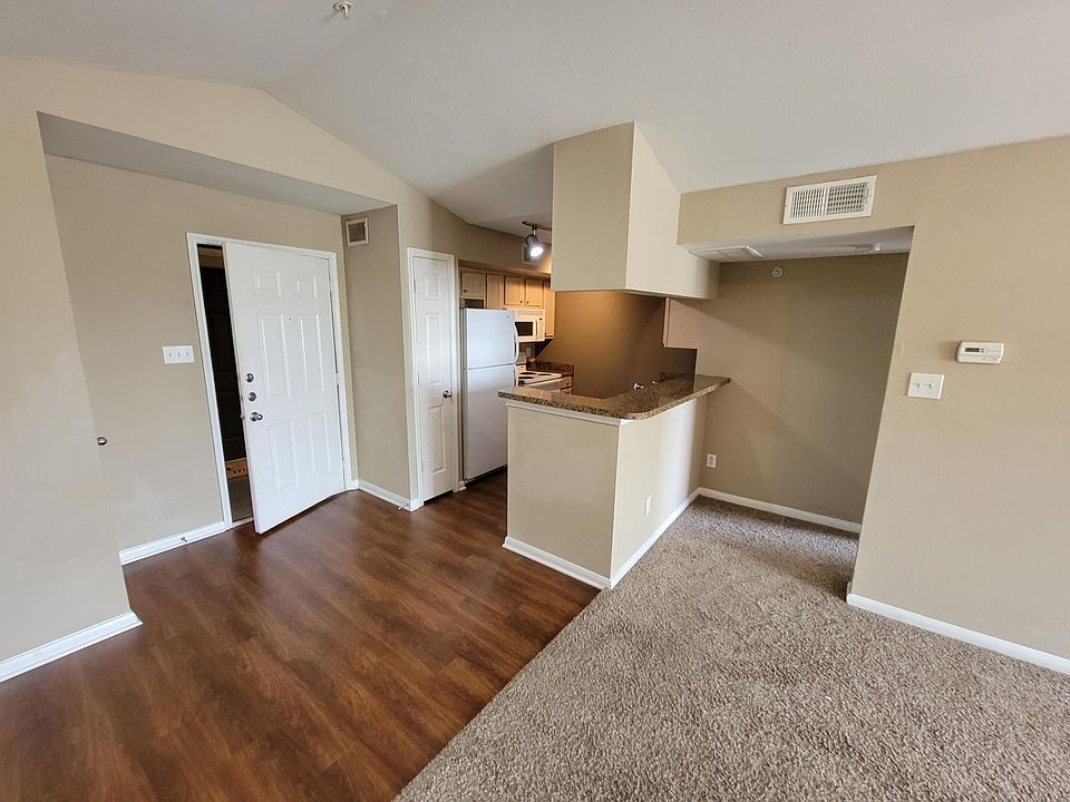 1st image of 1002 Leah Ave