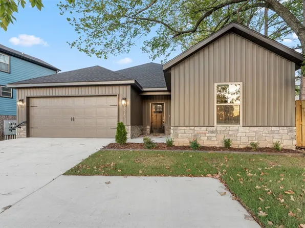 1930 N Gregg Ave, Fayetteville, AR 72703