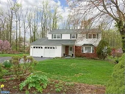 680 Maple Hill Dr photo 1