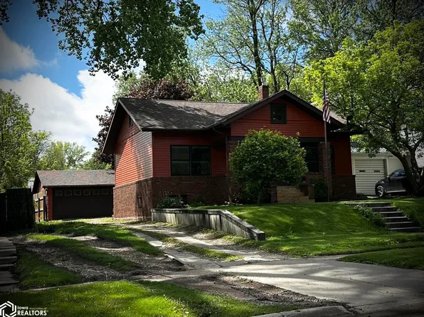 1034 1st Ave E, Oskaloosa, IA 52577