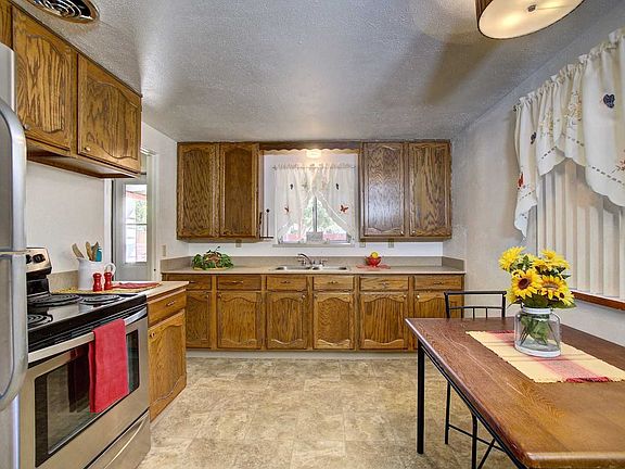 5th image of 2028 Linda Ln