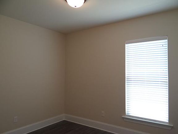 4th image of 19212 Greenleaf Cir